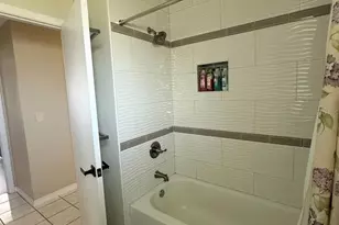 998 Bass Ct, Venice, FL 34293 - Photo 4