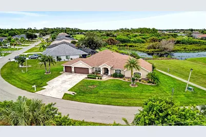 13443 SW Pembroke Circle N, Lake Suzy, FL 34269 - Photo 2