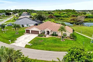 13443 SW Pembroke Cir N, Lake Suzy, FL 34269 - Photo 2