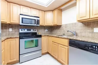 421 Palm Avenue N, Saint Petersburg, FL 33703 - Photo 4