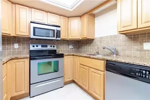 421 Palm Ave N, Saint Petersburg, FL 33703 - Photo 4