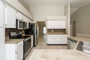 13424 Silvercreek Dr, Riverview, FL 33579 - Photo 6