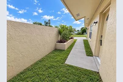 902 W Shannon Court, Venice, FL 34293 - Photo 2
