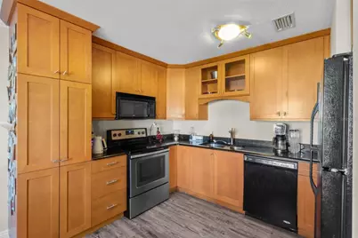 5202 Beach Drive SE #D, Saint Petersburg, FL 33705 - Photo 12
