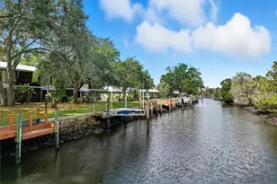 11322 W Bayshore Dr, Crystal River, FL 34429 - Photo 1