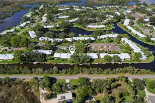 11286 W Bayshore Dr, Crystal River, FL 34429 - Photo 2