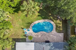 547 NW 9th Ave, Crystal River, FL 34428 - Photo 6