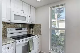11268 W Bayshore Dr, Crystal River, FL 34429 - Photo 6
