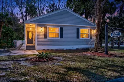 110 NE Crystal Street, Crystal River, FL 34428 - Photo 2
