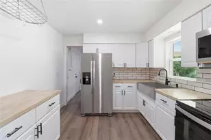 1163 SE 2nd St, Crystal River, FL 34429 - Photo 8