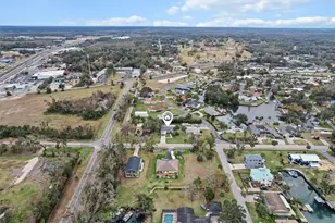 512 SE Paradise Point Rd, Crystal River, FL 34429 - Photo 2