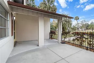 512 SE Paradise Point Rd, Crystal River, FL 34429 - Photo 8