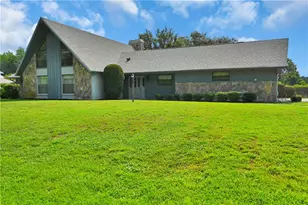 821 N Golf Course Dr, Crystal River, FL 34429 - Photo 2