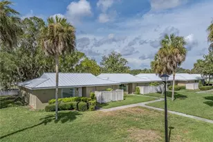 11261 W Bayshore Dr, Crystal River, FL 34429 - Photo 1