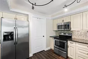 225 Country Club Dr, Largo, FL 33771 - Photo 10