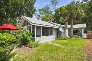 6104 Riverside Dr, Yankeetown, FL 34498 - Photo 2