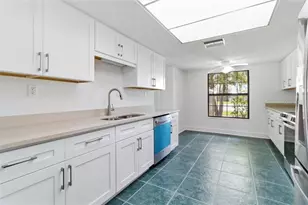 11555 W Bayshore Dr, Crystal River, FL 34429 - Photo 6