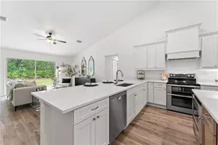 10364 N Coco Plumosa Dr, Crystal River, FL 34428 - Photo 8