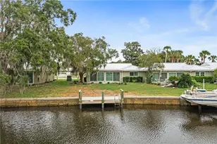 11269 W Bayshore Dr, Crystal River, FL 34429 - Photo 1