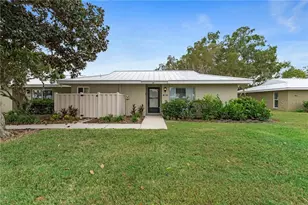 11269 W Bayshore Dr, Crystal River, FL 34429 - Photo 2