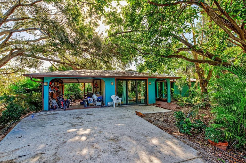 1155 Forest Dr, Inglewood, FL 34223-4621