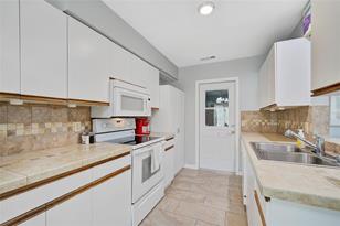 215 Persimmon St - Photo 12