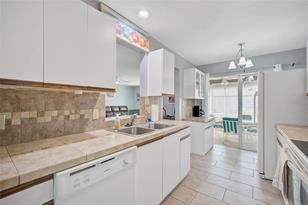 215 Persimmon St - Photo 14