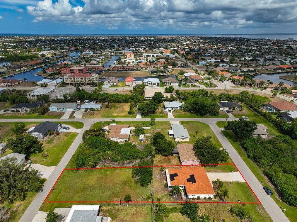 701 Pompano Ter, Punta Gorda, FL 33950-6879