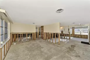 105 Crestview Dr, Englewood, FL 34223 - Photo 50