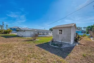 105 Crestview Dr, Englewood, FL 34223 - Photo 4