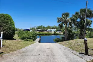 1252 Kingfisher Dr, Englewood, FL 34224 - Photo 4