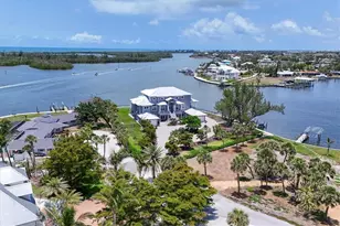 565 Green Dolphin Dr S, Placida, FL 33946 - Photo 6