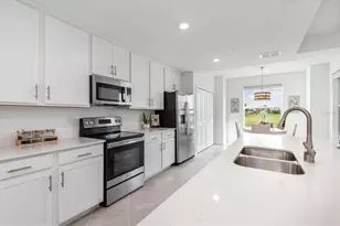 12550 Galapagos Ct, Venice, FL 34293 - Photo 8