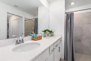 12550 Galapagos Ct, Venice, FL 34293 - Photo 14