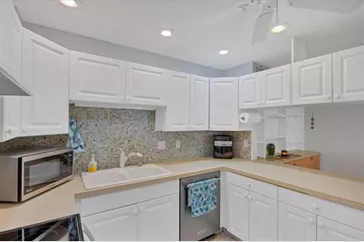 3305 Vivienda Boulevard, Bradenton, FL 34207 - Photo 18