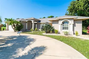 70 Tournament Rd, Rotonda West, FL 33947 - Photo 2