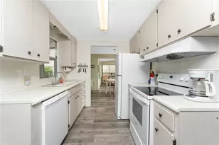 7 N Esplanade St, Englewood, FL 34223 - Photo 10