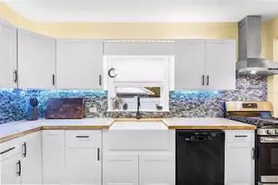 530 W Green St, Englewood, FL 34223 - Photo 10