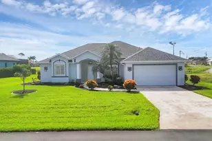 39 Medalist Cir, Rotonda West, FL 33947 - Photo 1