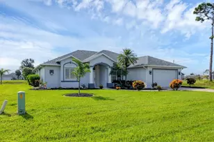 39 Medalist Cir, Rotonda West, FL 33947 - Photo 4