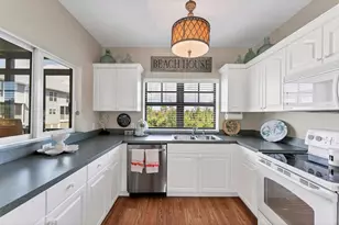 3927 Cape Haze Dr, Rotonda West, FL 33947 - Photo 10