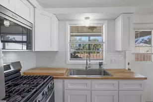 602 W Perry St, Englewood, FL 34223 - Photo 12