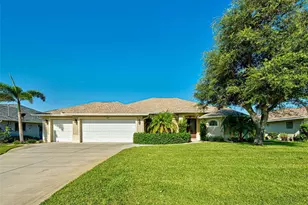 29 Clubhouse Pl, Rotonda West, FL 33947 - Photo 6