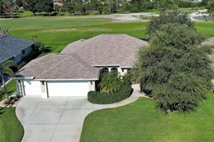 29 Clubhouse Pl, Rotonda West, FL 33947 - Photo 2
