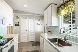 60 S Easter Island Cir, Englewood, FL 34223 - Photo 10