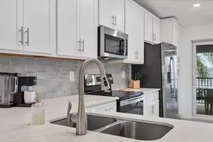 12520 Galapagos Ct, Venice, FL 34293 - Photo 4