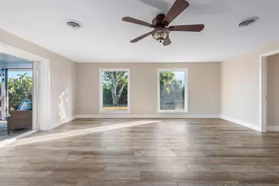 300 E Bay Heights Avenue, Englewood, FL 34223 - Photo 8