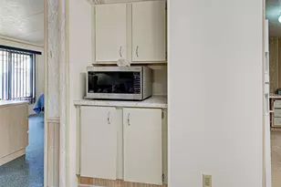 137 N Fiji Cir, Englewood, FL 34223 - Photo 24