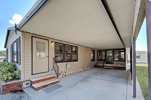 137 N Fiji Cir, Englewood, FL 34223 - Photo 4