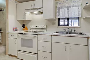 137 N Fiji Cir, Englewood, FL 34223 - Photo 18